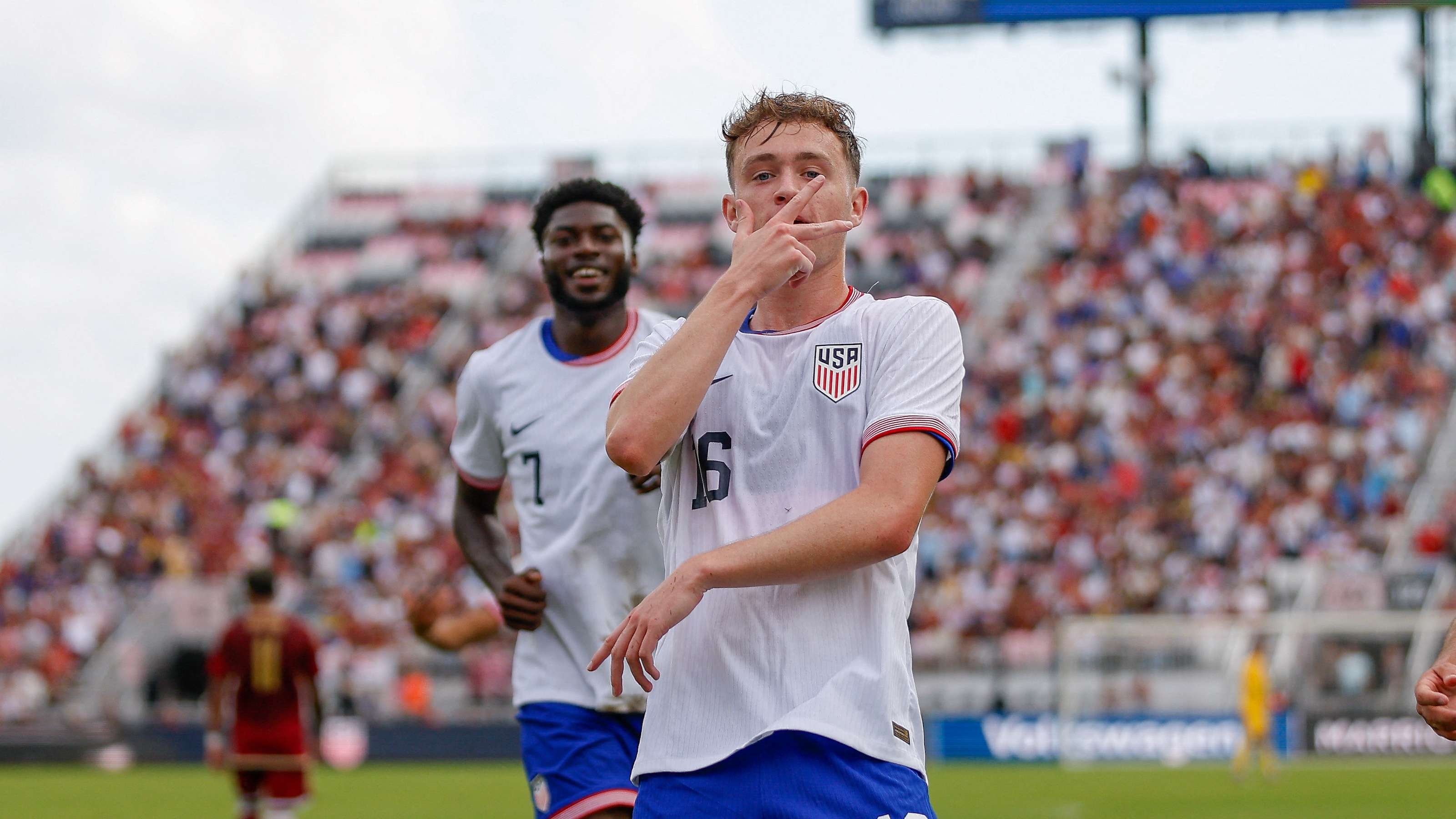 亚运女足：中国队16-0狂胜蒙古，王霜5球2助攻，闫锦锦帽子戏法