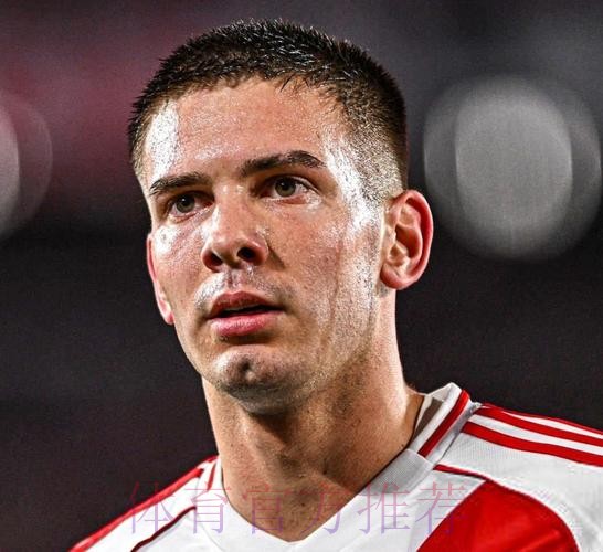 罗马诺:皇马仍对16岁中场马斯坦托诺感兴趣 罗马诺:皇马仍对16岁中场马斯坦托诺感兴趣